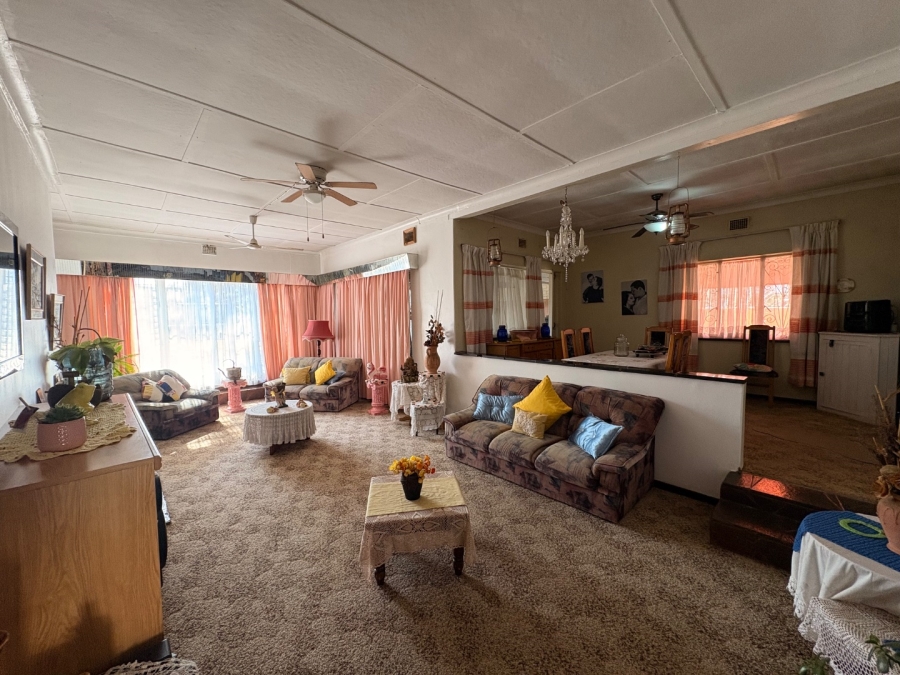 4 Bedroom Property for Sale in Lourenspark North West